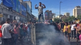 Operativo contra los manteros en Once: corte e incidentes