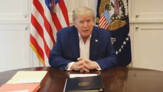 Trump no presenta "ning&uacute;n s&iacute;ntoma" de coronavirus y se mete de lleno en la campa&ntilde;a