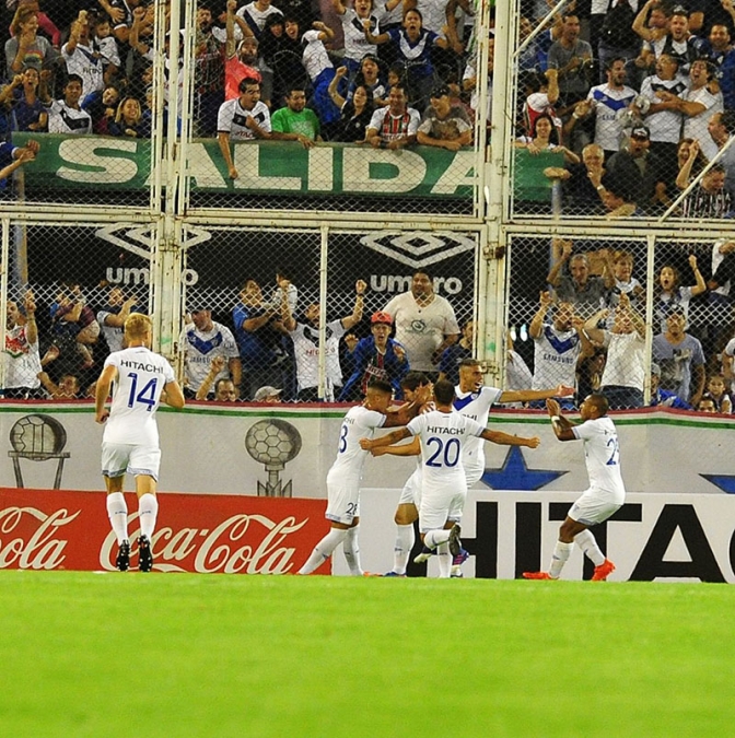 Vélez le ganó sobre la hora a Estudiantes en la vuelta del fútbol