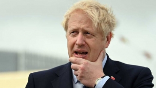 Internaron por precauci&oacute;n al primer ministro brit&aacute;nico, Boris Johnson
