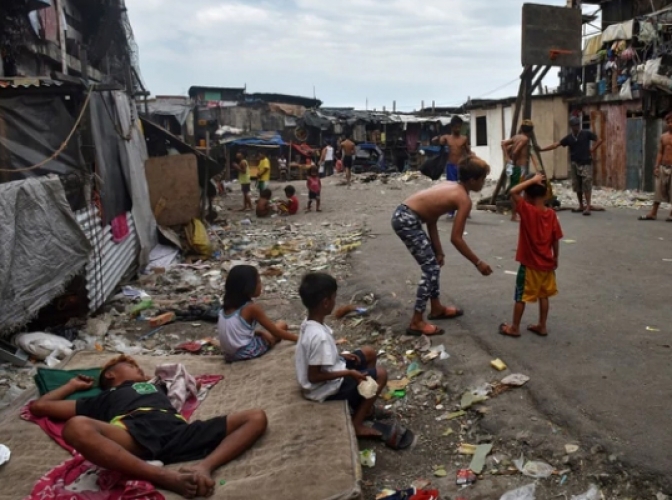 Casi 5 millones de niños son &quot;doblemente pobres&quot;