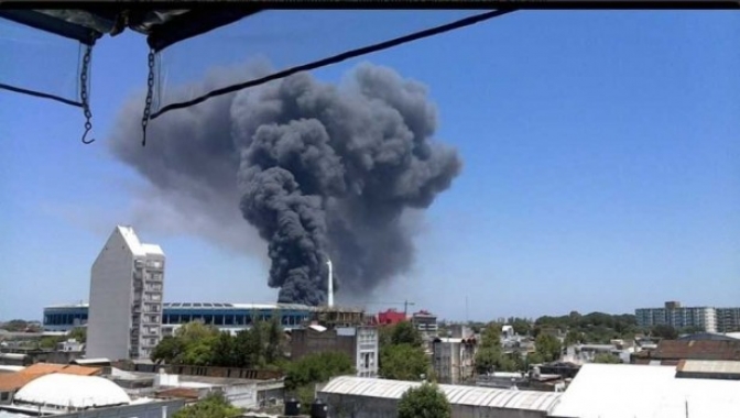 Ardió una fábrica de colchones de Avellaneda y hubo alarma