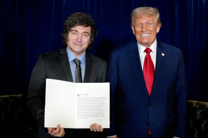 Con un video de Milei en el Movistar Arena, una senadora demócrata cuestionó a Trump por el apoyo financiero a la Argentina