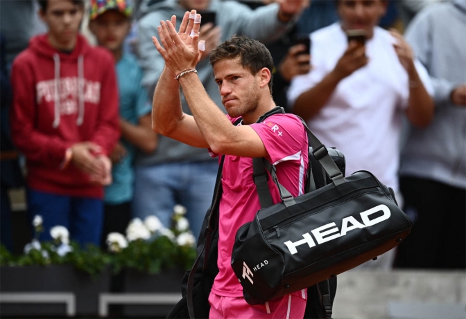 &quot;Peque&quot; Schwartzman no pudo ante el poderío de Djokovic y se despidió de Roland Garros