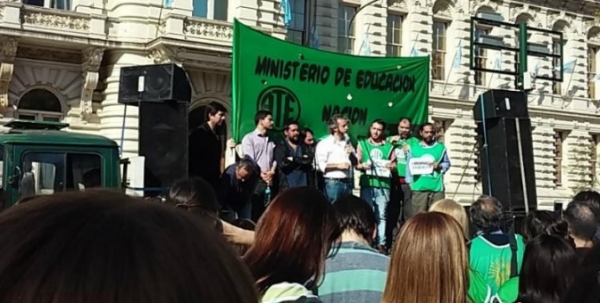 Gremios docentes rechazaron la oferta del Gobierno bonaerense y el lunes hay paro