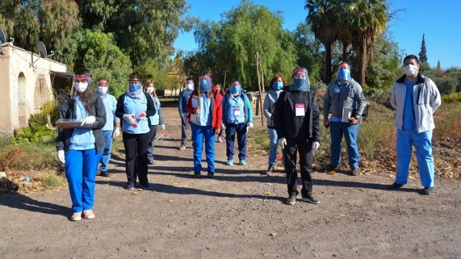 Salud controla viviendas para detectar larvas de mosquito Aedes aegypti en Angaco y San Martín