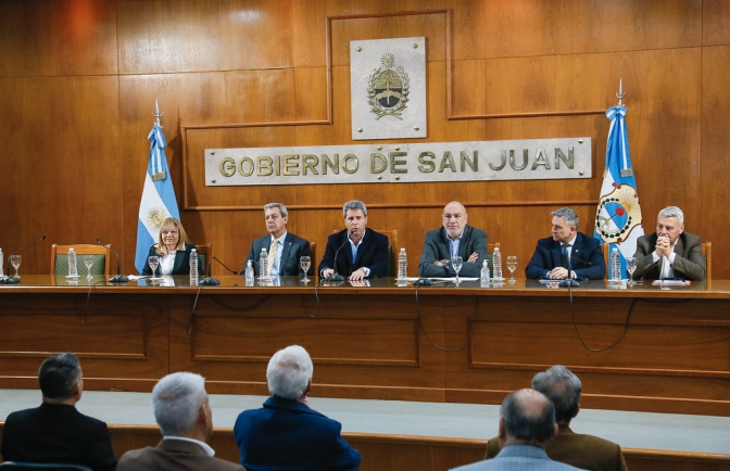 Sergio Uñac entregó a los municipios fondos que superan los $737.000.000 para la obra pública