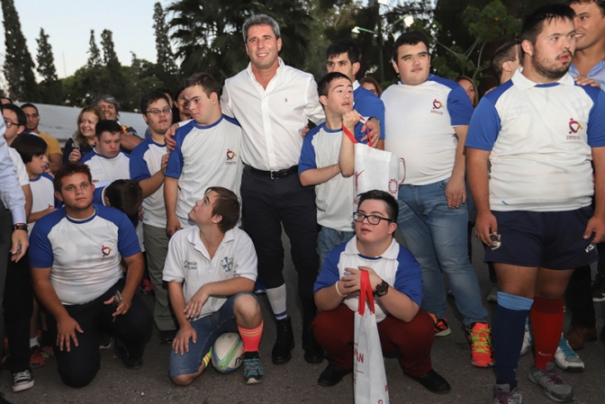 El gobernador Uñac recibió la visita de Los Dinos, el equipo de rugby inclusivo