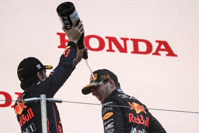 Verstappen gana en Japón y logra su segundo título de F1 tras una penalización a Leclerc