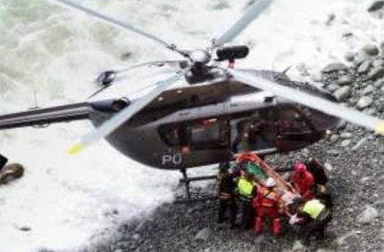 Reanudan b&uacute;squeda de cuerpos de accidente de autobus en Per&uacute;