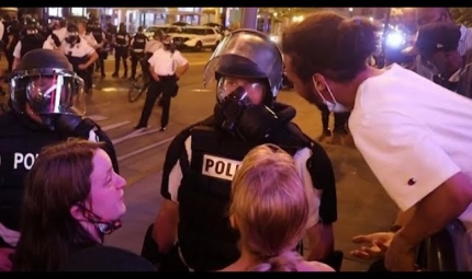 Detienen y acusan de asesinato al polic&iacute;a que asfixi&oacute; a un hombre negro en Minneapolis