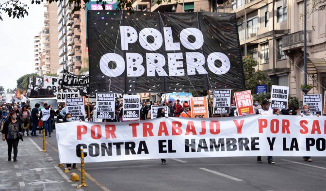 Organizaciones sociales y piqueteros de izquierda marchan a Plaza de Mayo