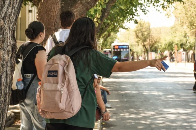 San Juan: M&aacute;s de 75.000 personas ya viajan gratis con el Boleto Escolar