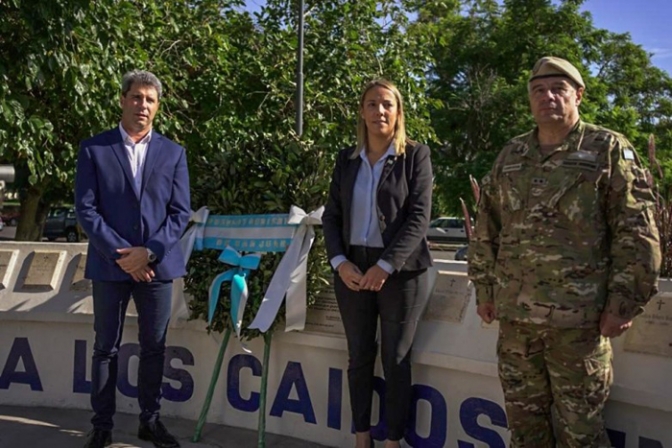 Uñac rindió homenaje a los veteranos y caídos en Malvinas