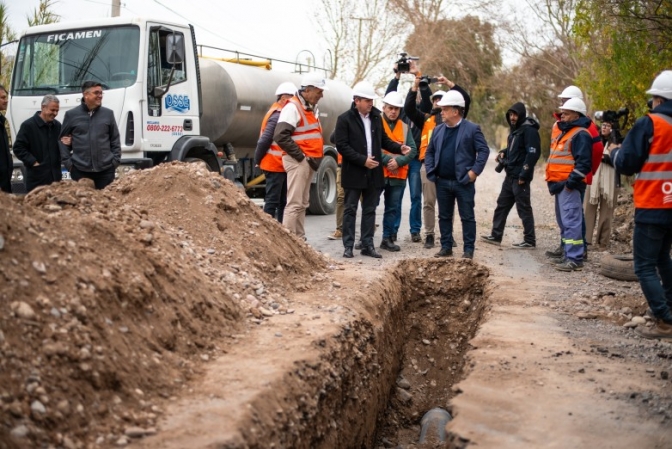 El gobernador recorrió una obra de agua potable que beneficiará a casi 40 mil habitantes