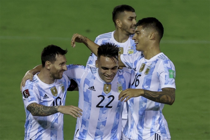 Argentina estrenó con una victoria sin sobresaltos en Venezuela el título de la Copa América