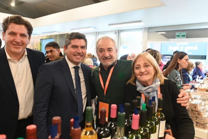 Orrego visitó el stand de San Juan en la Expo de La Rural