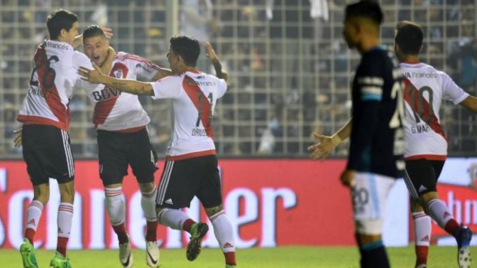 River goleó a Atlético en Tucumán y quedó a un punto