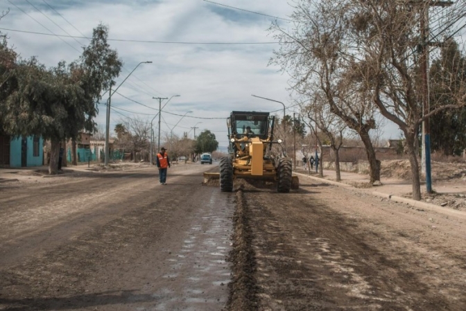 Se comenzó con la pavimentación de la Avenida de Los Ríos en Caucete, tras el anuncio de Orrego