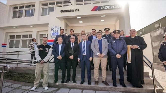 Orrego inauguró el moderno edificio de la Comisaría 8° en Sarmiento